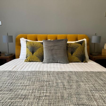 The Red Lion Hotel Cromer Esterno foto A bedroom at the hotel