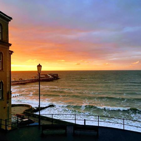 The Red Lion Hotel Cromer Esterno foto Sunset at the harbour