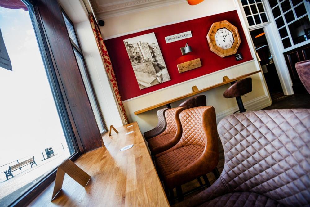 The Red Lion Hotel Cromer Esterno foto Interior of the station