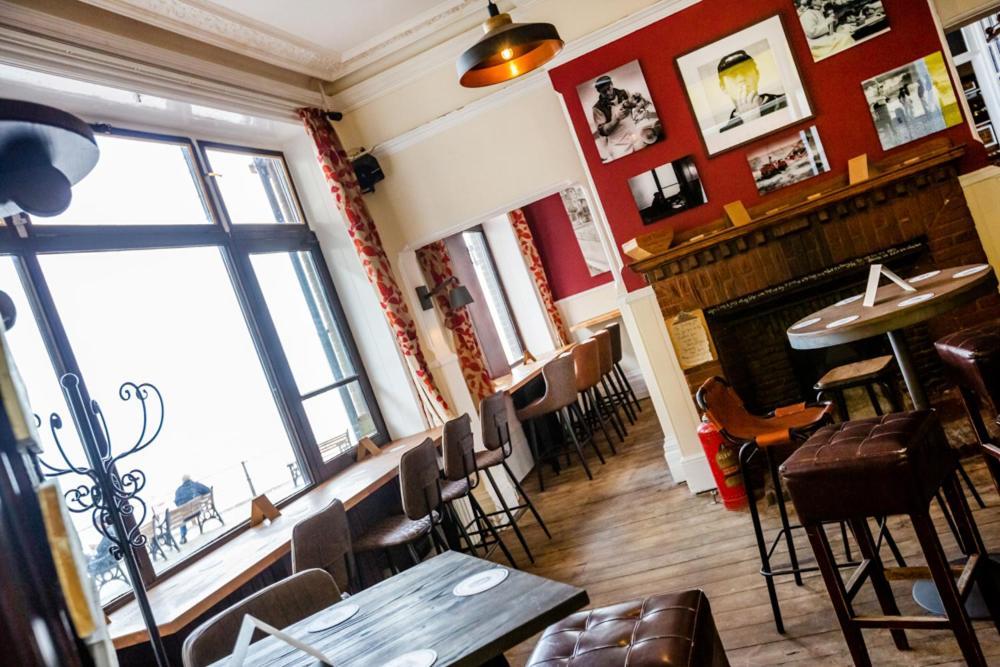 The Red Lion Hotel Cromer Esterno foto The interior of the restaurant