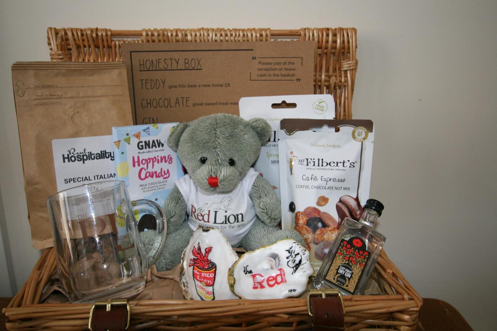 The Red Lion Hotel Cromer Esterno foto A Red Lion hamper