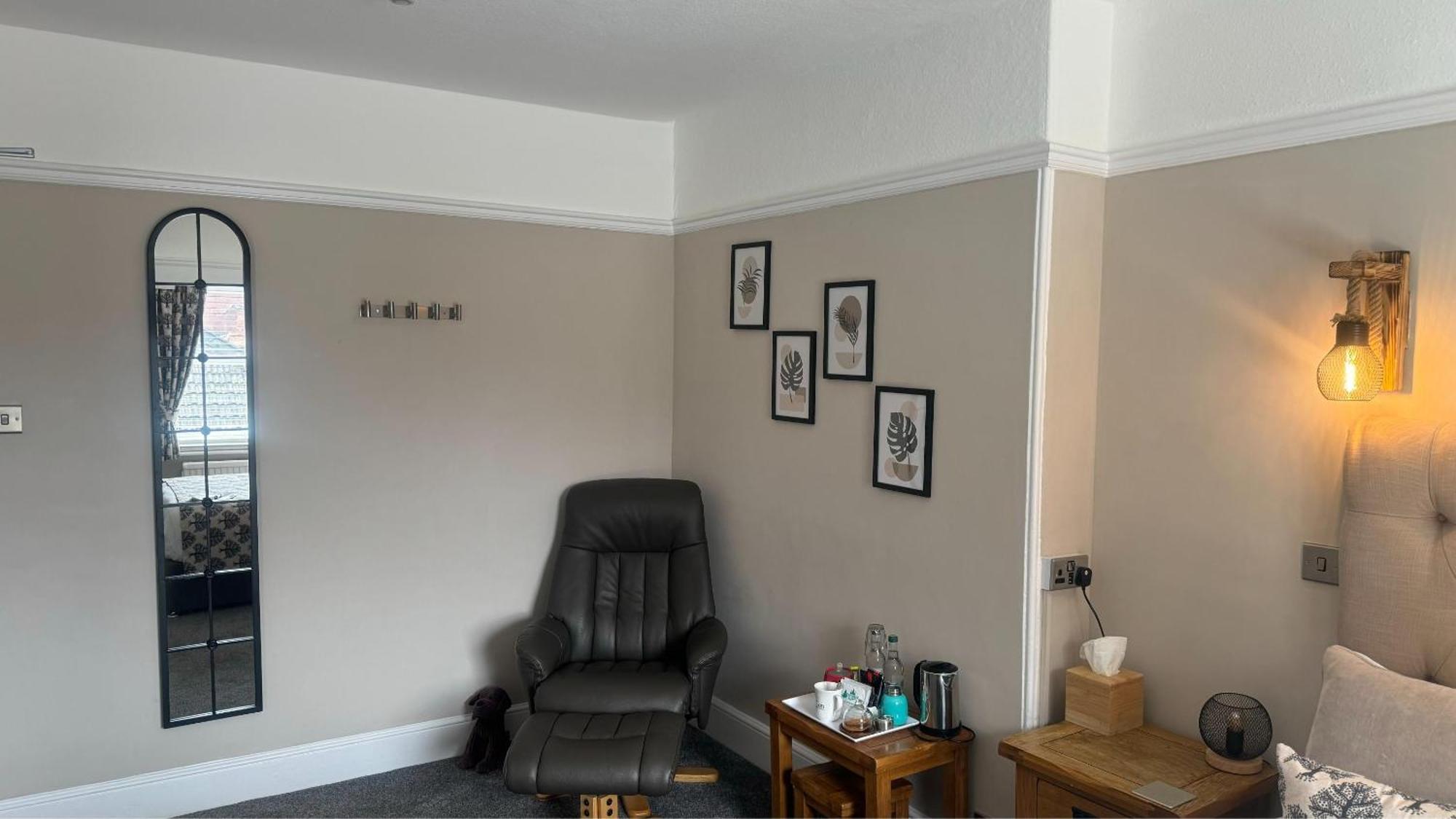 The Red Lion Hotel Cromer Esterno foto A room with a chair