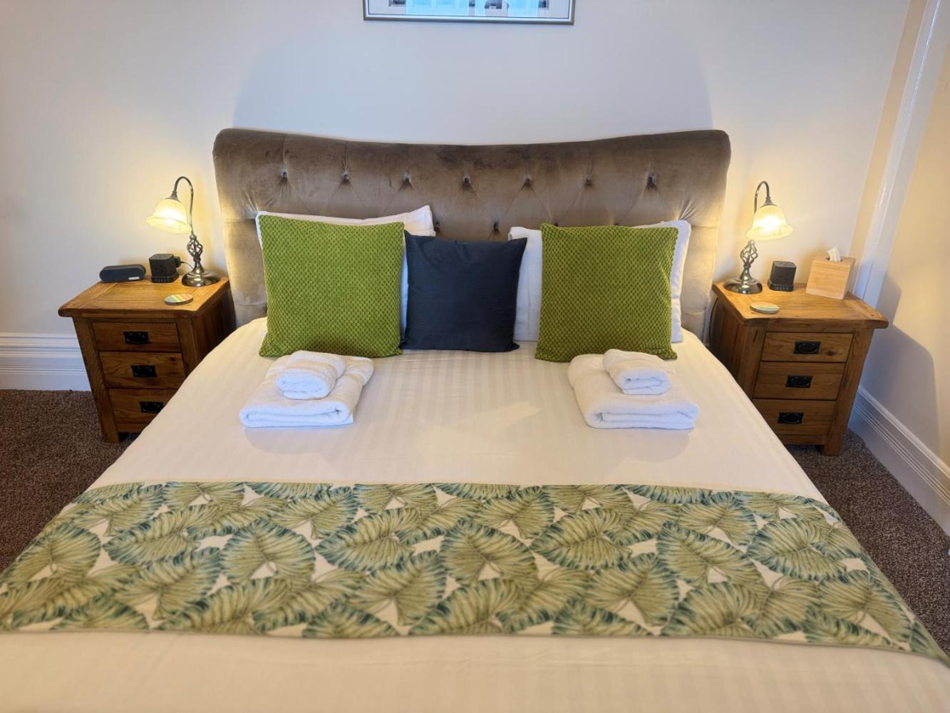 The Red Lion Hotel Cromer Esterno foto A bed runner