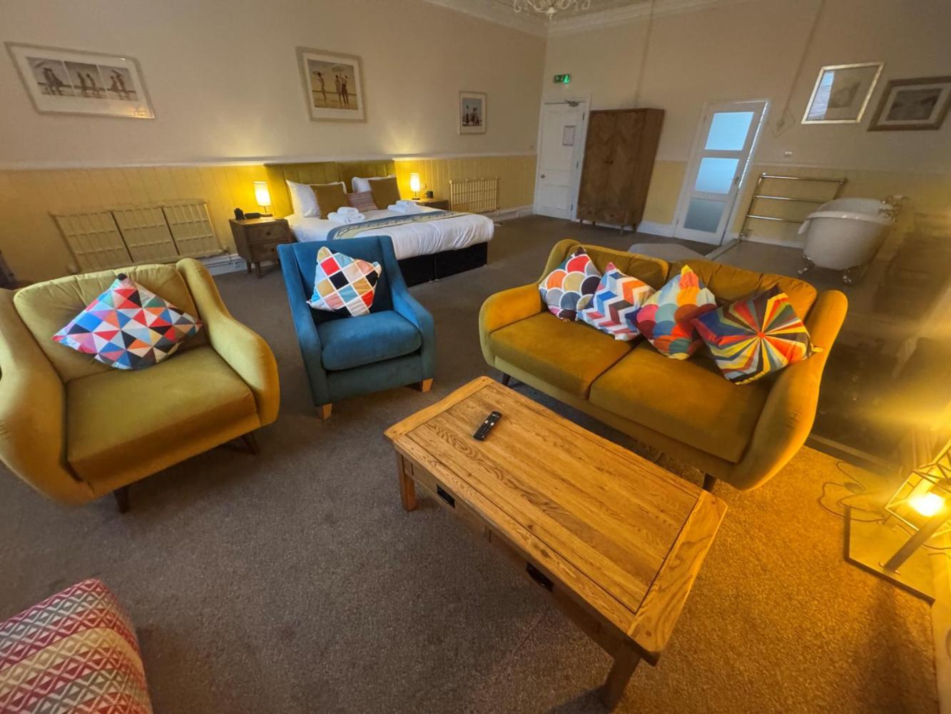 The Red Lion Hotel Cromer Esterno foto A room at the hotel