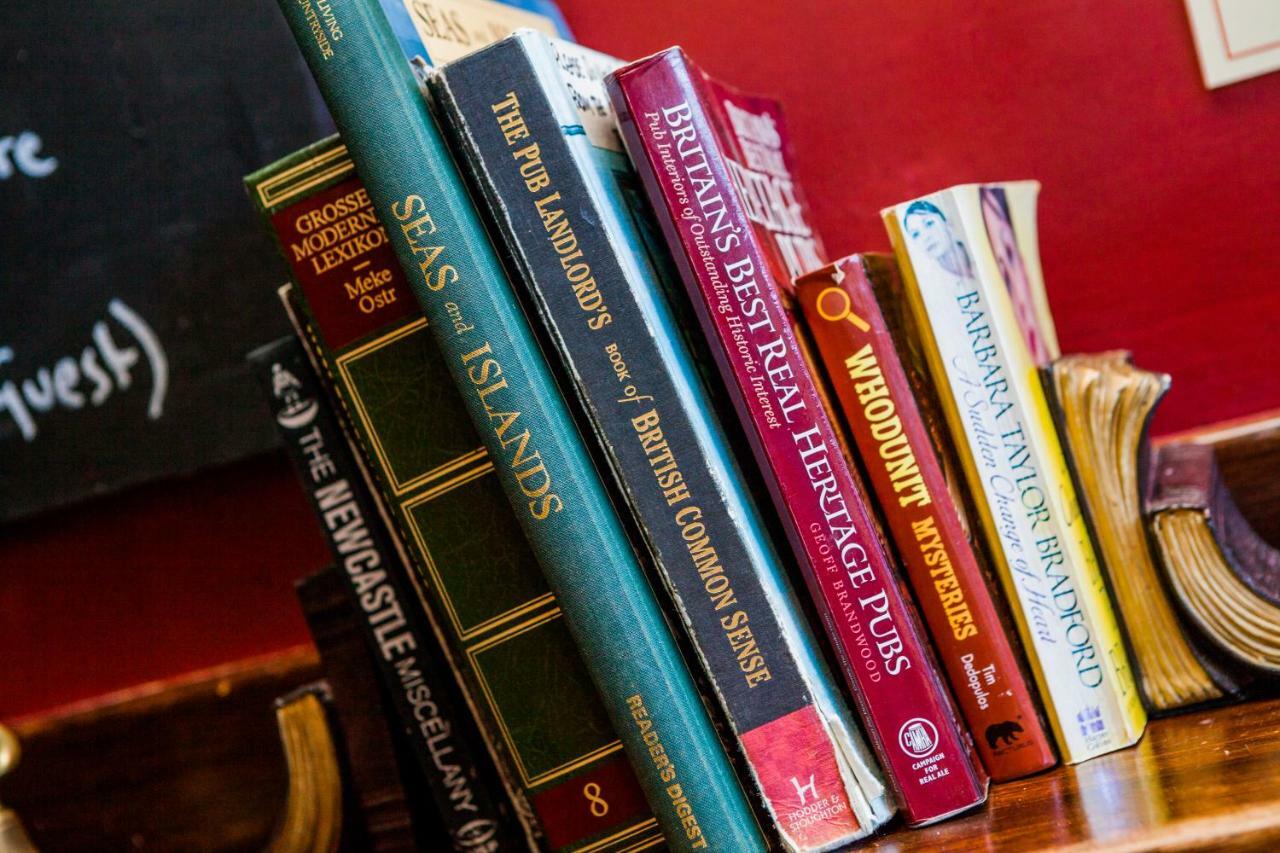 The Red Lion Hotel Cromer Esterno foto Books on the shelf at the New World Encyclopedia Store